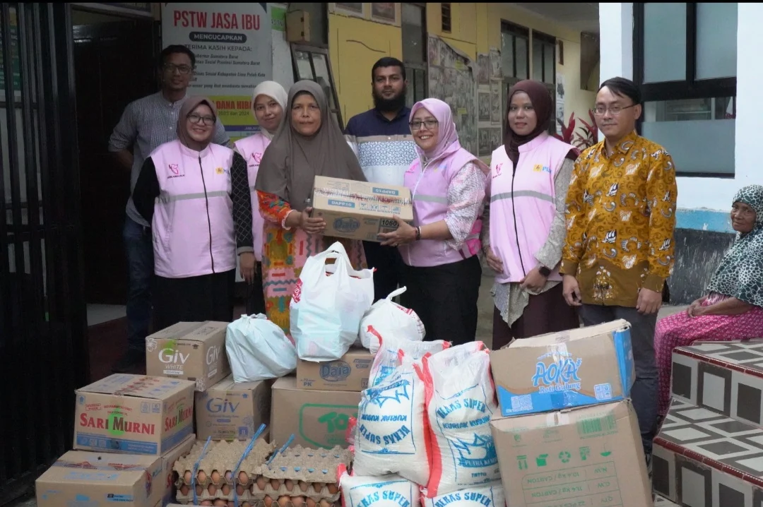 Jumat Berdampak, Kepedulian Insan PLN UP3 Payakumbuh Hadirkan Senyum dan Harapan bagi Lansia.