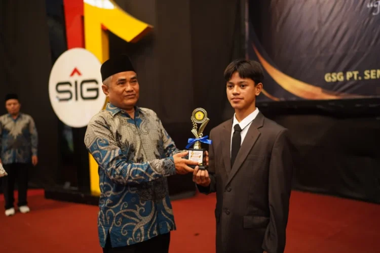 Tembus 10 Besar ASAS 2026, Tiga Siswa SMP Semen Padang Raih Nilai 100 pada Bahasa Inggris dan Matematika