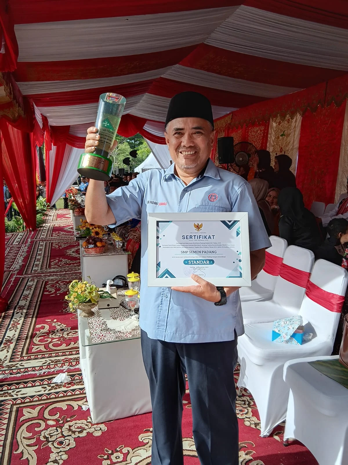 Bukti Komitmen Ciptakan Sekolah Sehat, SMP Semen Padang Raih Penghargaan Stratifikasi UKS Padang 2025