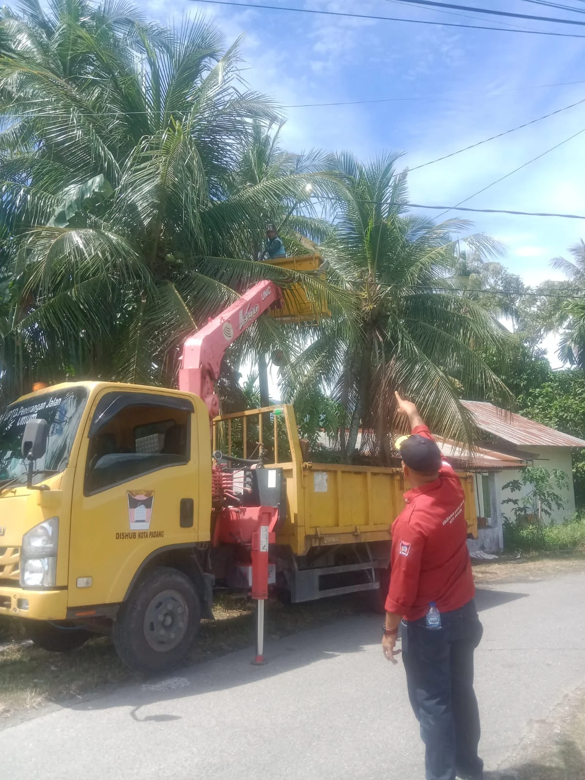 Dukung Program Smart Surau, 25 Lampu Jalan Terangi Kelurahan Koto Lalang