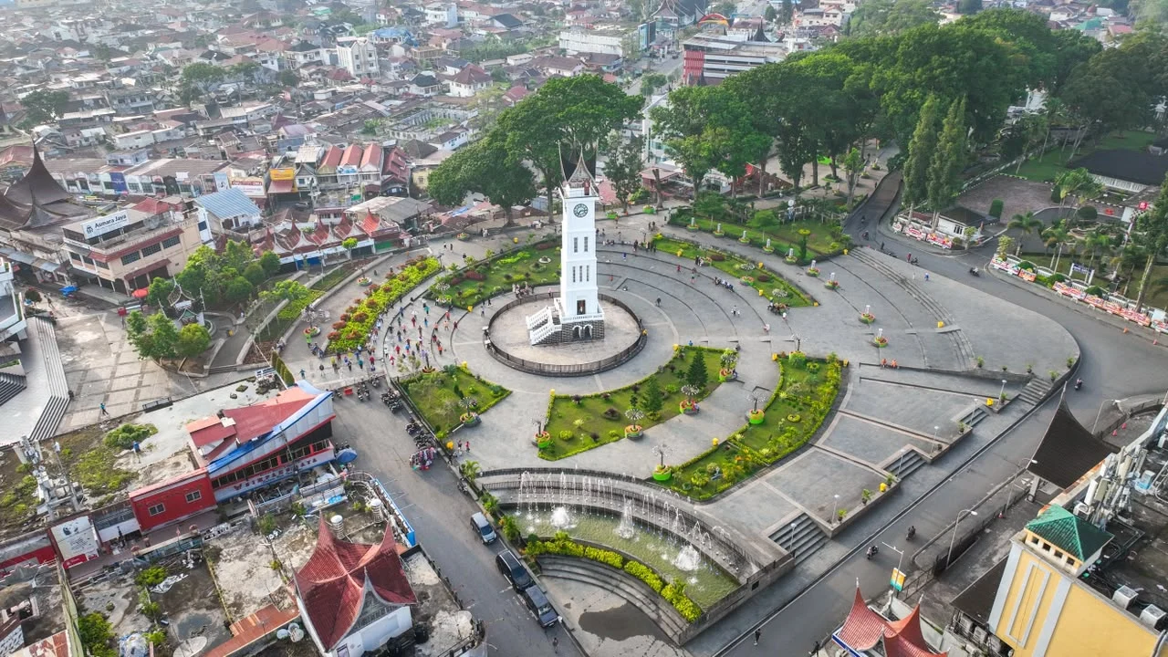 Dirkeu PT Semen Padang Kemukakan Fakta Ilmiah Konstruksi Jam Gadang di Seminar Internasional, Soroti Peran Teknologi Beton