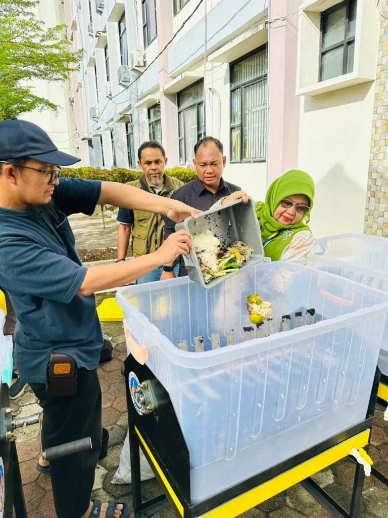UNP Olah Sampah Organik Jadi Kompos dalam 21 Hari Lewat Metode Sandwich AR, Bebas Bau dan Lalat