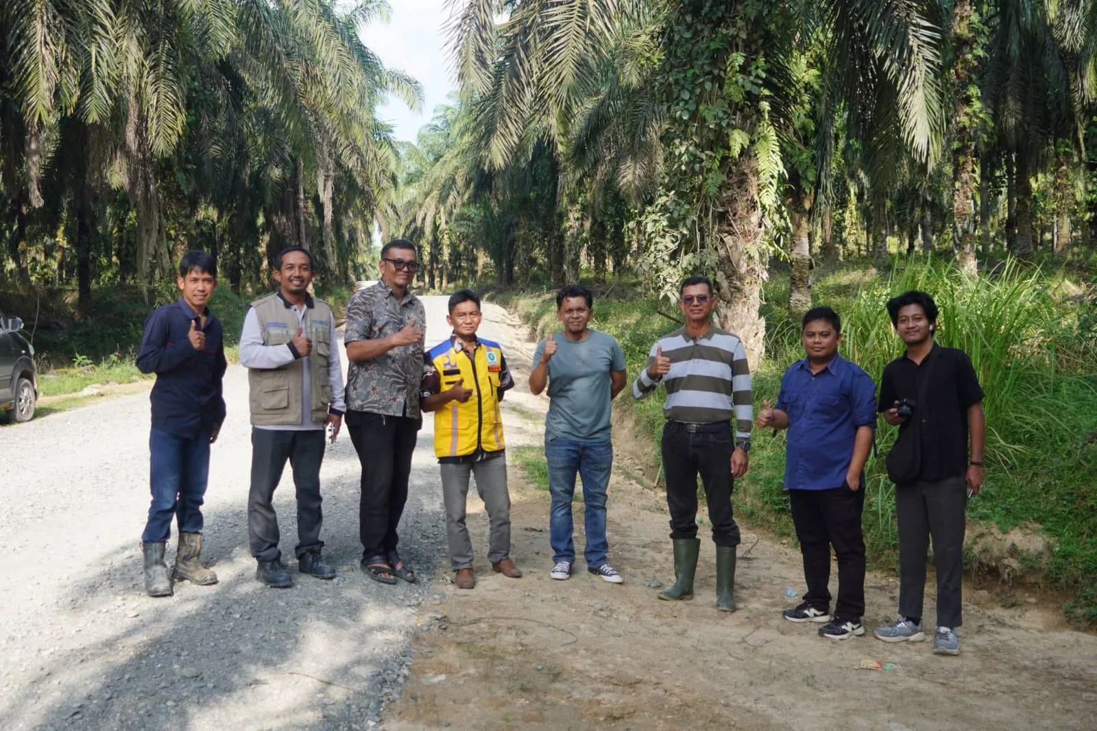 Pemkab Dharmasraya dan PT Bina Pratama Sakato Jaya Berkolaborasi Bangun Jaln Hotmix di Kecamatan Timpeh