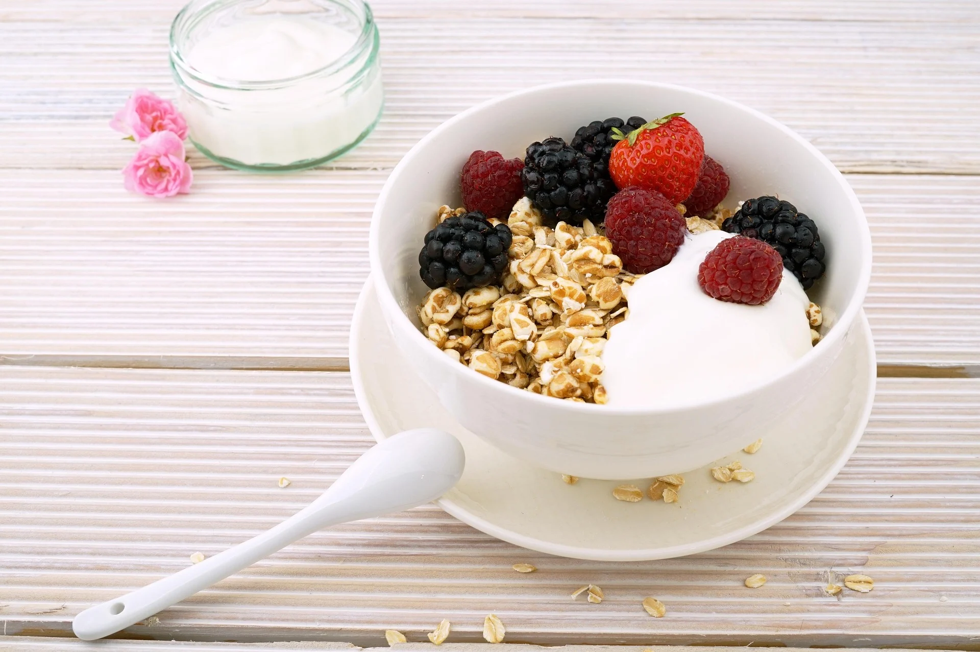 Studi Ungkap Yogurt Berpotensi Bantu Turunkan Risiko Kanker Usus Besar