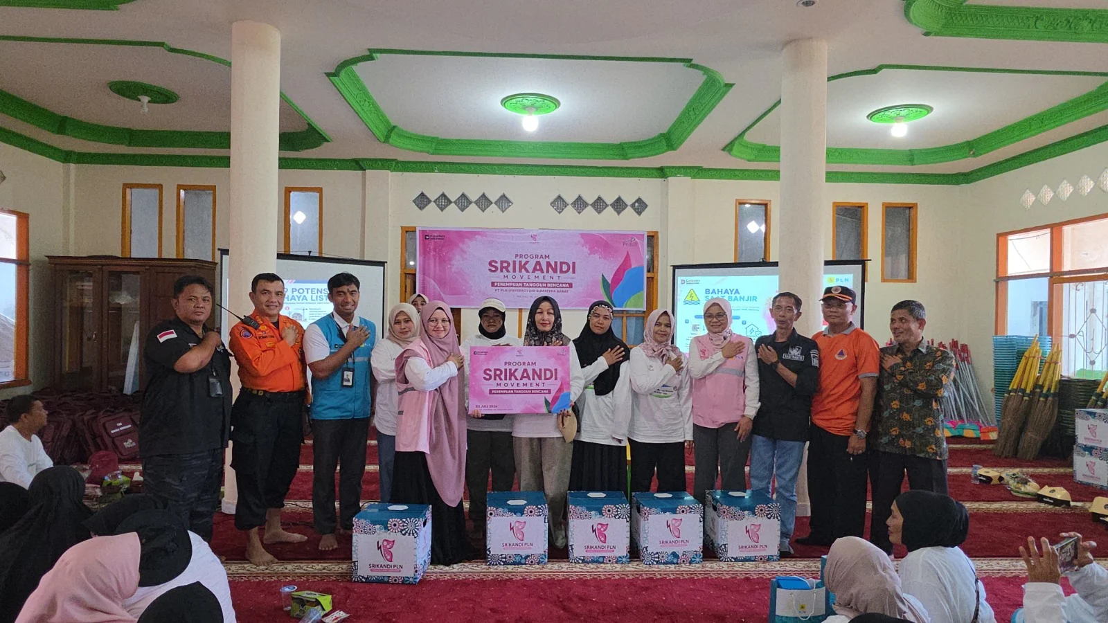 Srikandi PLN UID Sumbar Hadirkan Perempuan Tangguh Bencana di Batu Busuk Padang