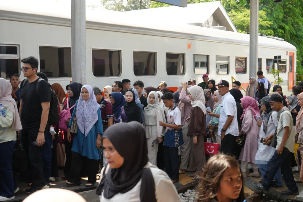 Libur Sekolah Dongkrak Penumpang KA Lokal, KAI Divre II Sumbar Catat 10 Ribu Lebih Pelanggan dalam Sehari