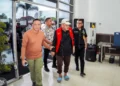 Tersangka saat diamankan di Kejati Sumbar, Jumat (3/7/2026)