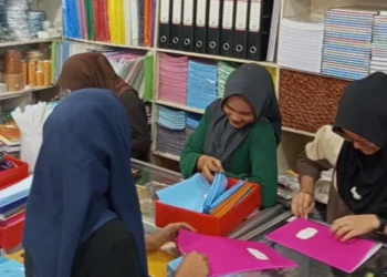 Suasana di Toko Buku di Pasar Siteba Padang, Kamis (9/7/2026)
