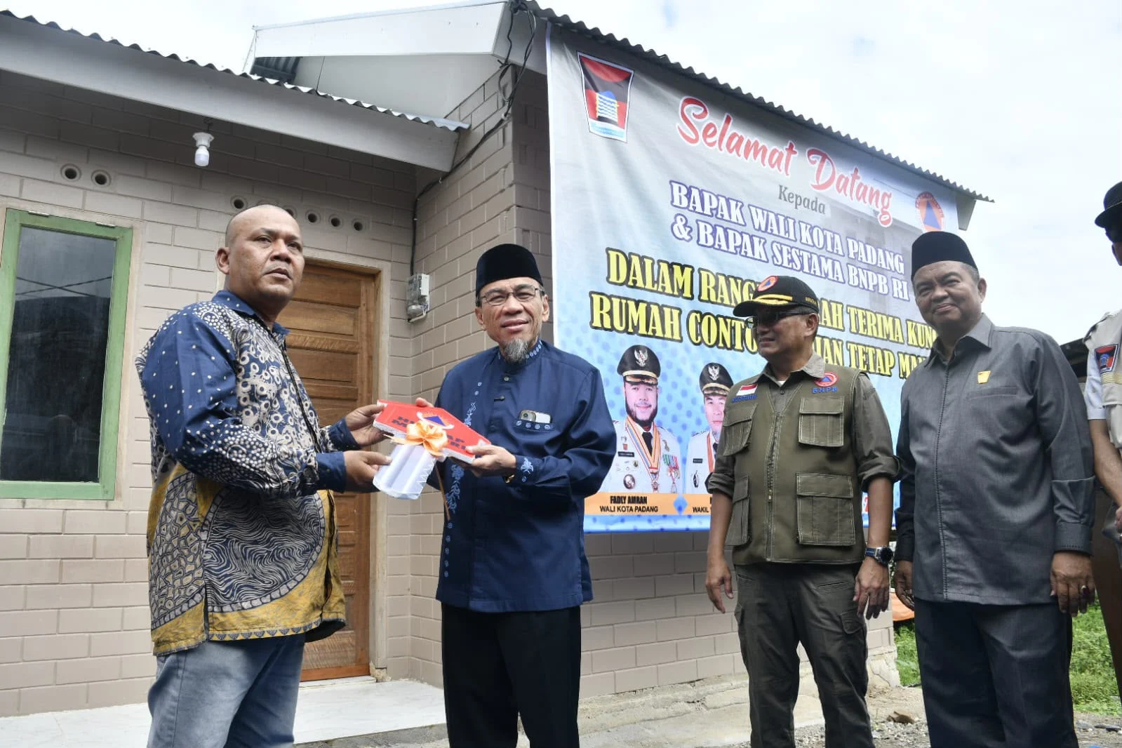 BNPB Serahkan Kunci Huntap Mandiri di Kuranji, Wawako Padang Harap Korban Segera Ditempati
