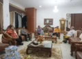 Ketua DPRD Sumbar Muhidi bersama Komisioner KPID Sumbar, Jumat (10/7/2026)