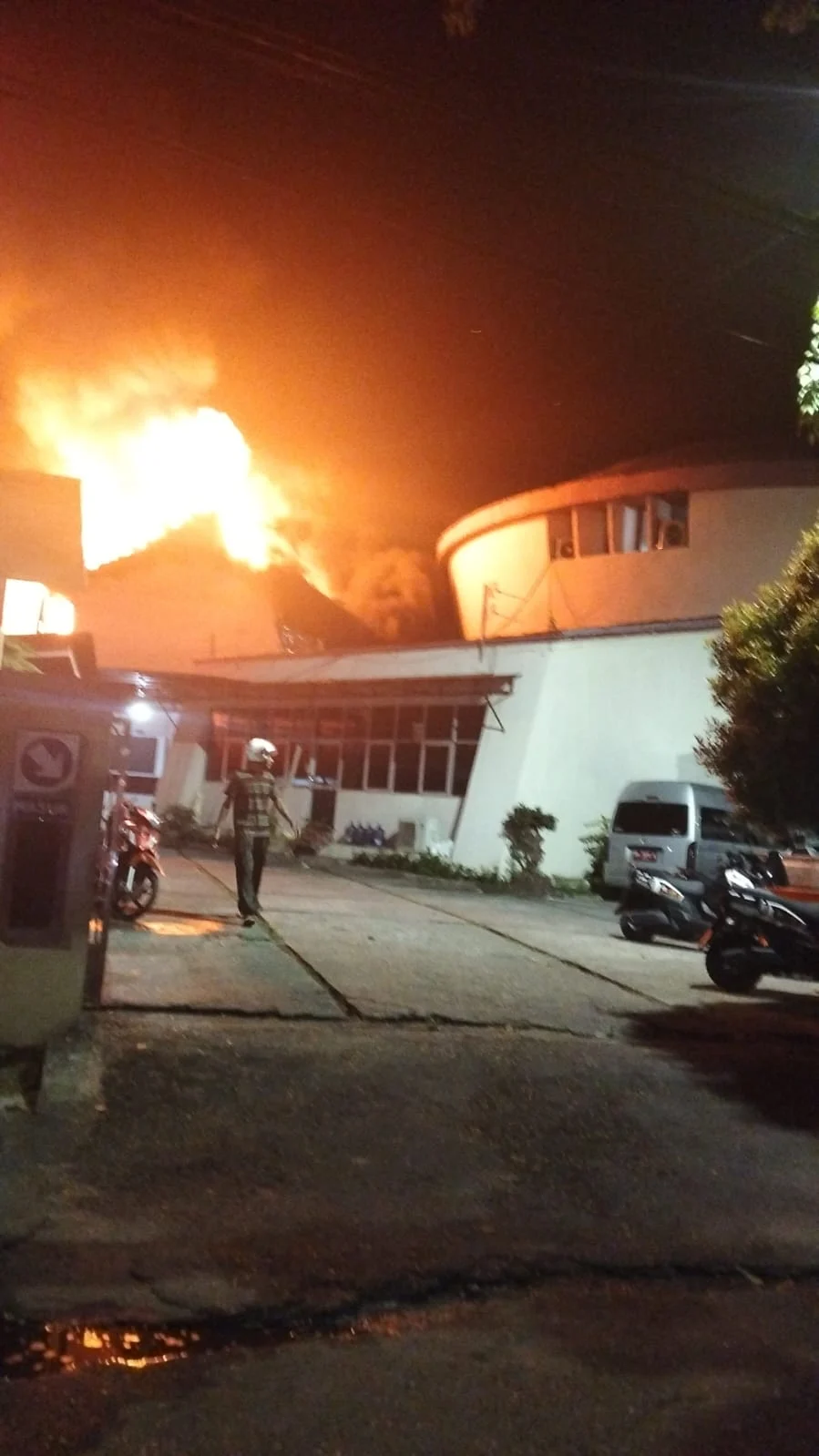 Api Melahap Kompleks Perkantoran di Padang Timur, Gedung Inspektorat hingga Guest House Ludes