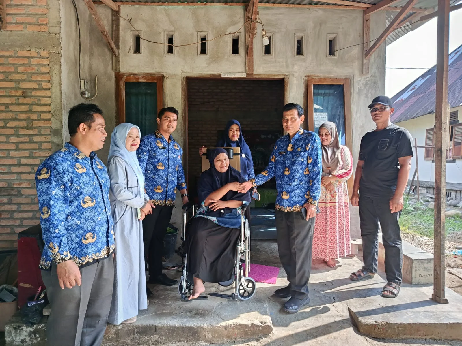 Pemko Padang Salurkan Bantuan Kursi Roda untuk Warga Koto Pulai, Wujud Kepedulian bagi Penyandang Disabilitas