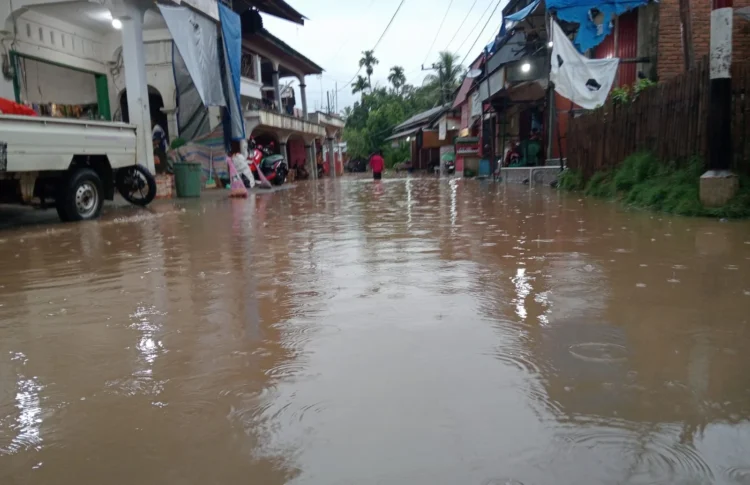 Banjir di Pasar Jumat, Nagari Lagan Hilir Punggasan, Sabtu (18/7/2026)