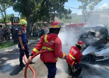 Honda Freed Terbakar di Padang, Jumat (24/7/2026), siang.