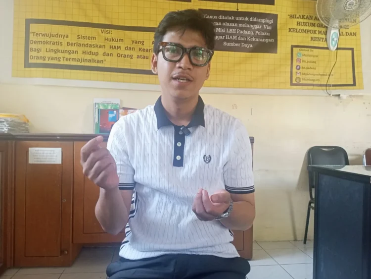 Kepala Divisi Litbang LBH Padang, Alfi Syukri
