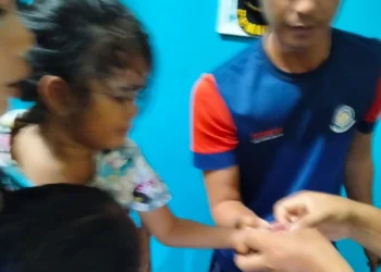 Aksi Damkar Pessel selamat bocah yang jari terjepit cincin, Senin (6/7/2026)