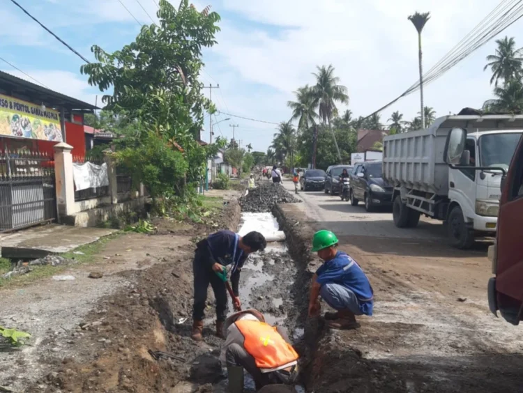 Pengerjaan jalan Pasir Jambak Kota Padang oleh Dinas PUPR