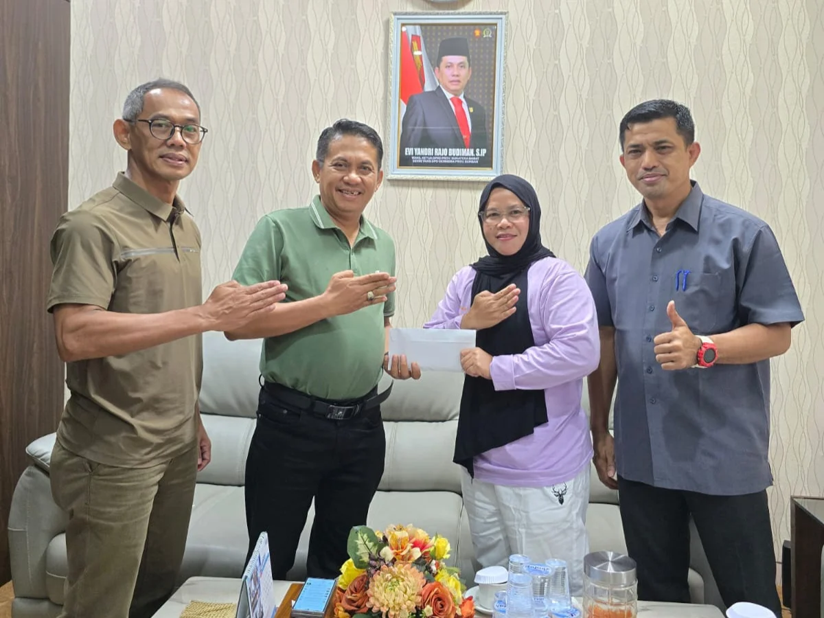 Wakil Ketua DPRD Sumbar Lepas Wasit INKADO Sumbar Ikuti Sertifikasi AKF di Bangladesh