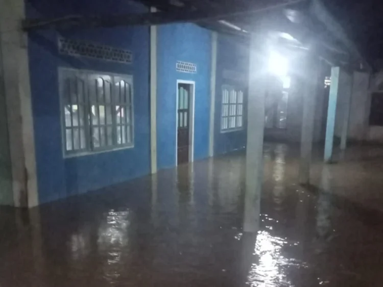 Banjir menggenangi Lakitan Tengah, Pessel, Senin (20/7/2026), malam