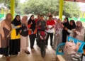 Hamdani guru honorer MTsN 10 Pessel dapat hadiah motor dari rekan guru