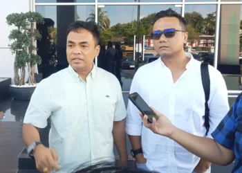 Kuasa hukum BSN, Hermansyah Hutagalung dan Daniel Panggabean saat mendatangi Kantor Kejati Sumbar, Kamis (23/7/2026).