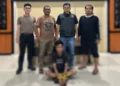 Tersangka saat diamankan Polres Pessel (istimewa)
