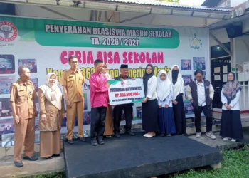 UPZ Baznas Semen Padang Salurkan Rp305,5 Juta Bantuan Pendidikan untuk 362 Pelajar dan Mahasiswa