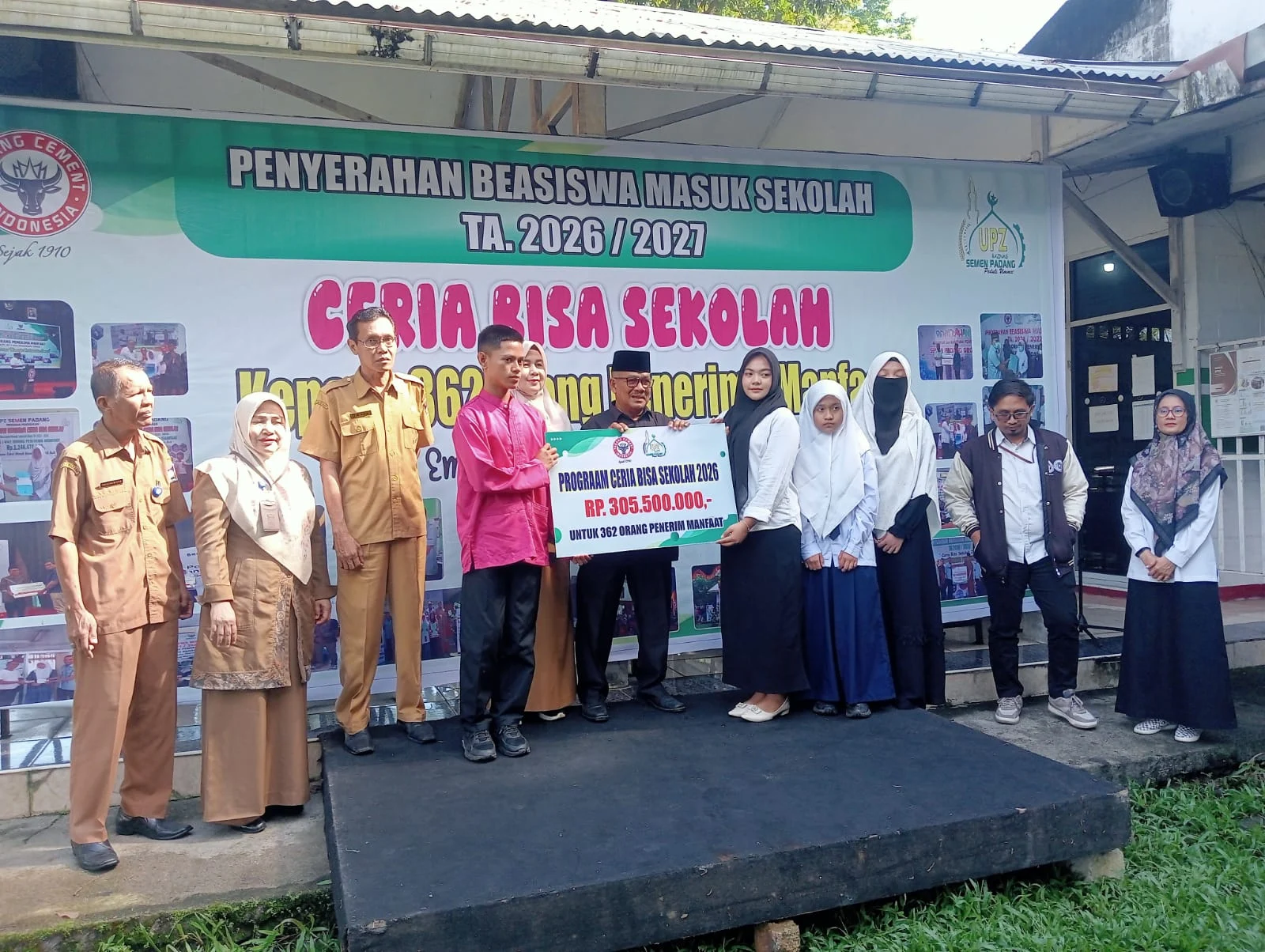 UPZ Baznas Semen Padang Salurkan Rp305,5 Juta Bantuan Pendidikan untuk 362 Pelajar dan Mahasiswa