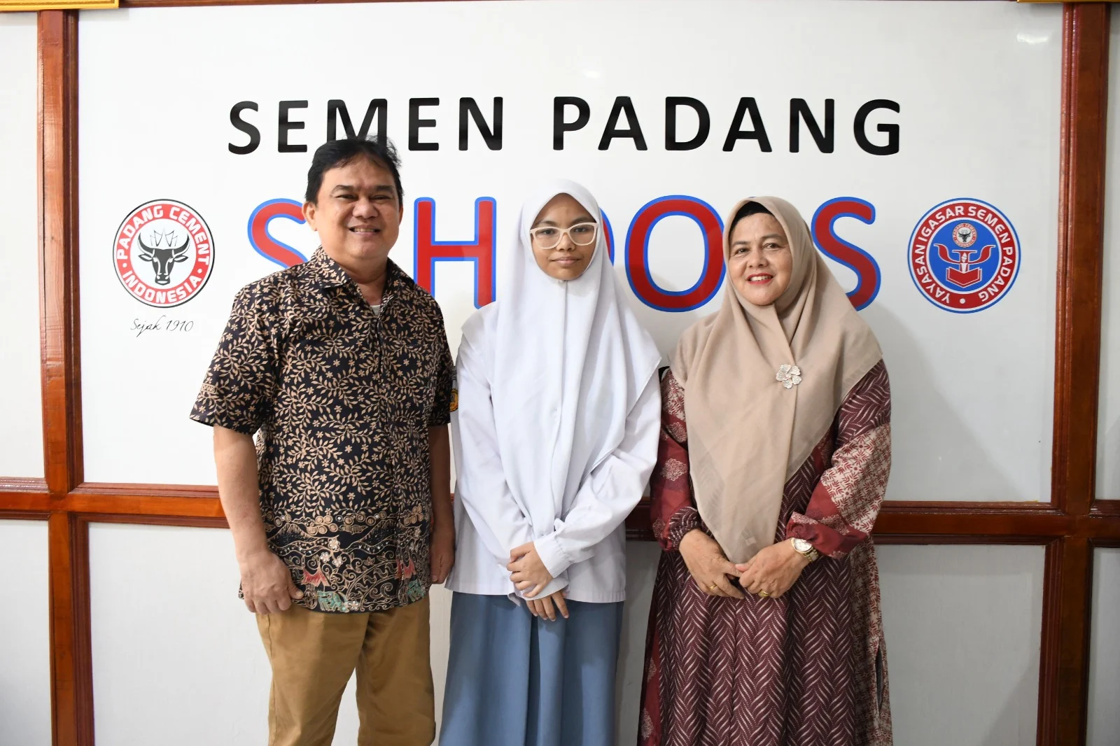 Tak Kenal Lelah Belajar, Siswi SMA Semen Padang Raih Tiket ke Kampus Top Indonesia hingga Australia dan Hong Kong