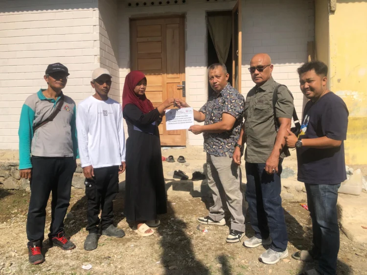 Satu Dekade Tinggal di Rumah Tak Layak, Kini Keluarga Destimar Miliki Hunian Baru Berkat PT Semen Padang