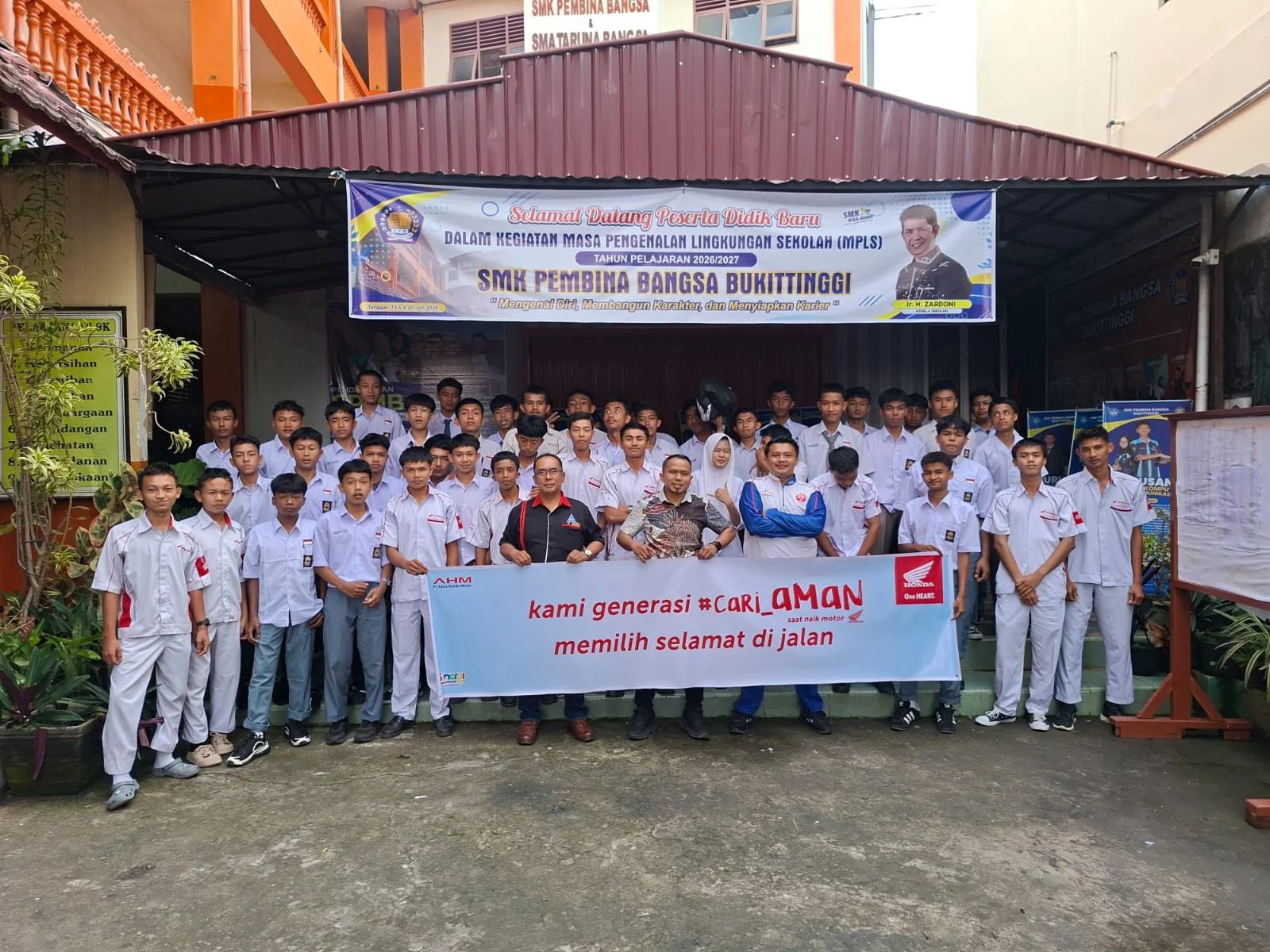 Honda Hayati Edukasi 60 Pelajar SMK Pembina Bangsa Bukittinggi, Budayakan Keselamatan Berkendara Sejak Dini