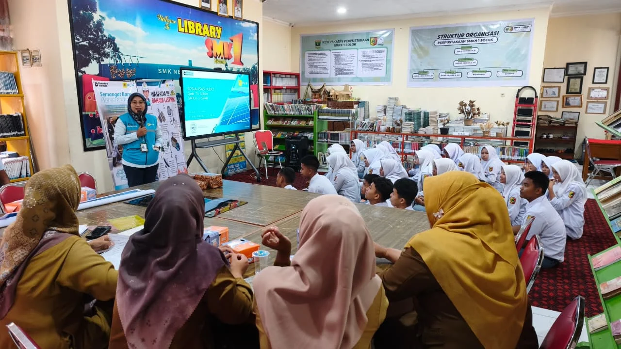 PLN ULP Solok Edukasi Generasi Muda, Siswa SMKN 1 Solok Dibekali Pengetahuan Keselamatan Listrik dan Layanan Digital