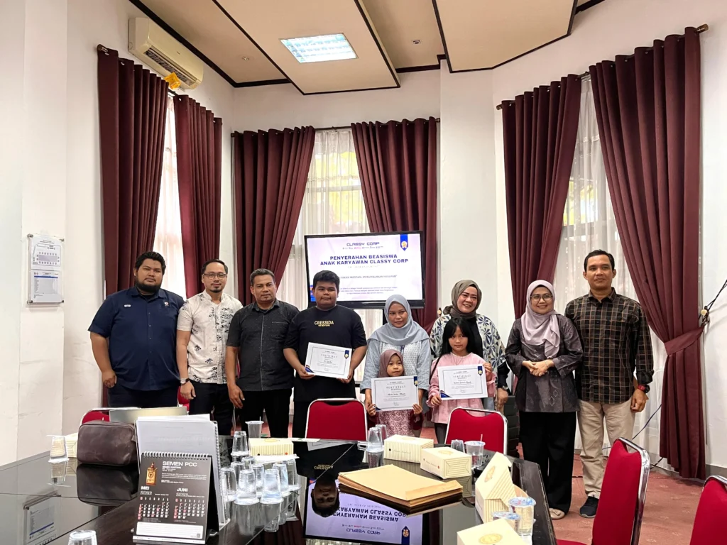 Classy Corp Serahkan Beasiswa Anak Karyawan TA 2026/2027