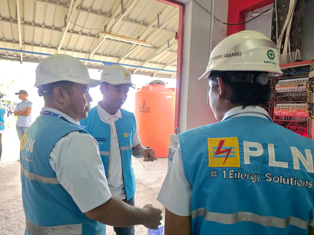 PLN UID Sumbar Pastikan Keandalan Listrik Dukung Inovasi Green Campus dan Penanaman Pohon di Poltekpel Sumbar
