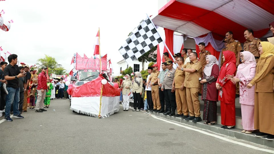 Pawai Alegoris HUT ke-81 Kemerdekaan RI di Kota Pariaman Meriah