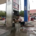 Petugas membersihkan Pompa yang terendam banjir di SPBU Air Pacah, Selasa (4/8/2026)