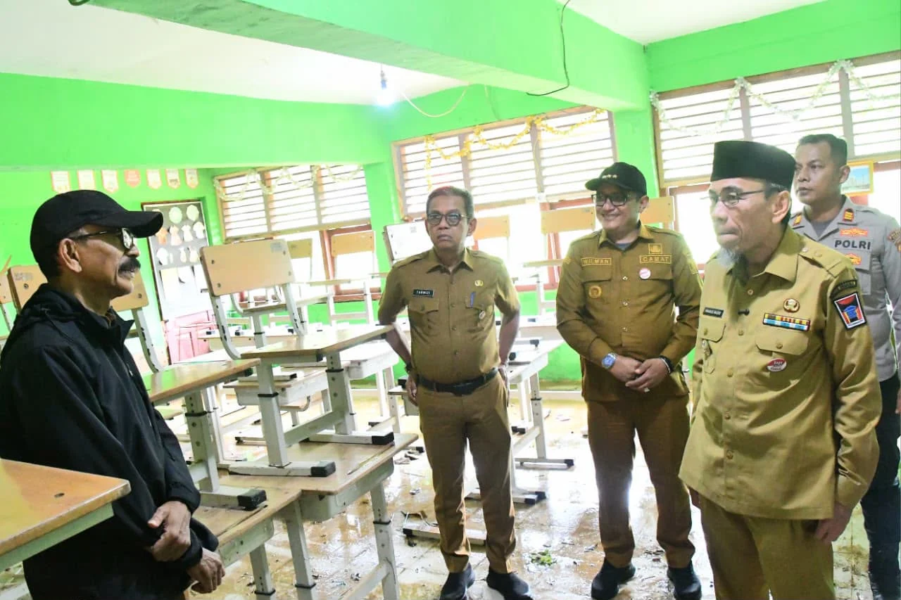 Wawako Padang Tinjau SDN 33 Rawang Barat, Pastikan Pemulihan Sekolah Terdampak Banjir Dipercepat