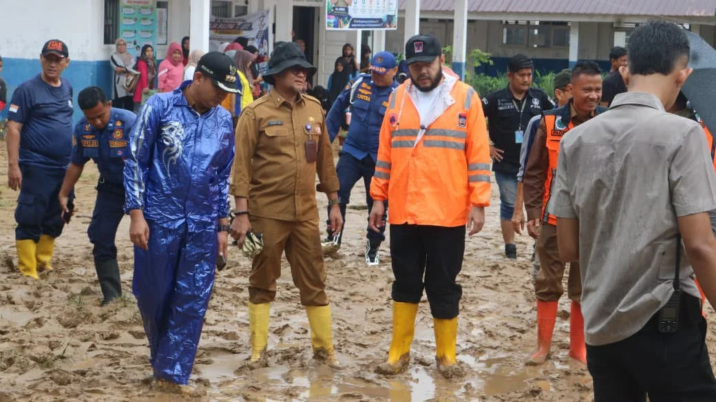 Wako Padang Sebut 92 Sekolah Terdampak Banjir, Targetkan Pembersihan Tuntas dalam Dua Hari