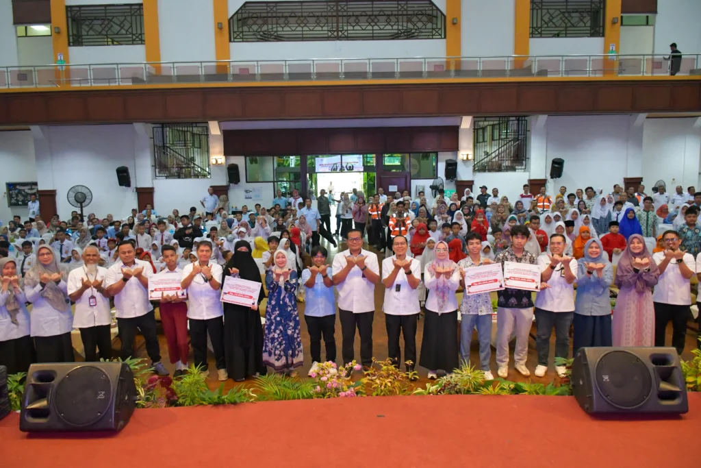 PT Semen Padang Salurkan Beasiswa Pendidikan Rp303,5 Juta kepada 198 Anak Karyawan Berprestasi