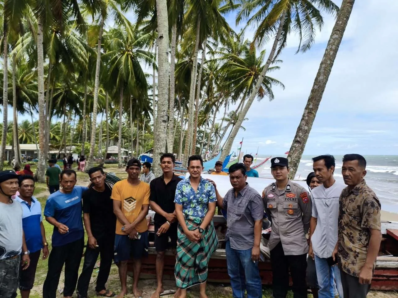 Boat Rusak Dihantam Badai, Nelayan Painan Selamat Setelah Terdampar di Lengayang