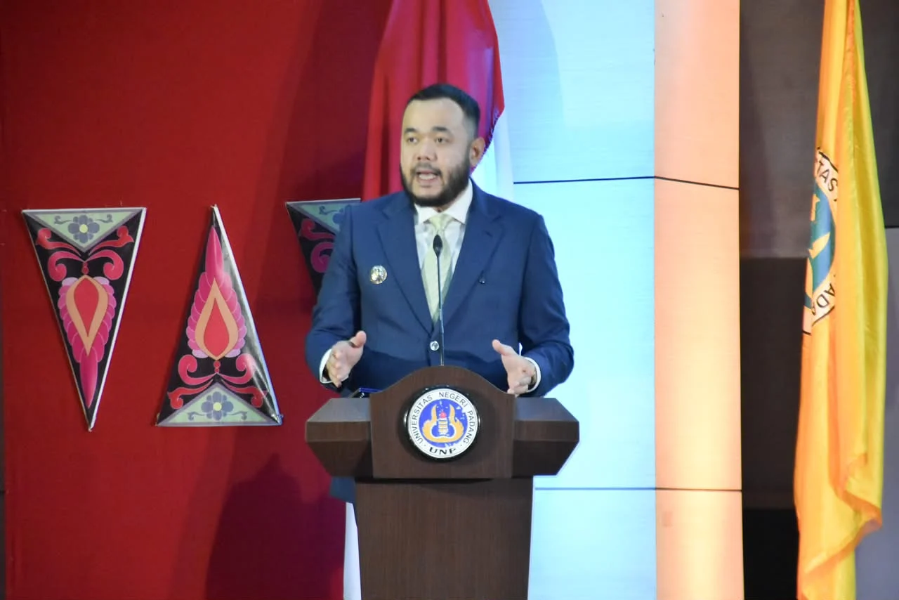 Seminar Pendidikan Padang Juara Dihadiri 2.334 Peserta, Fadly Amran Tekankan Inovasi dan Kolaborasi Global
