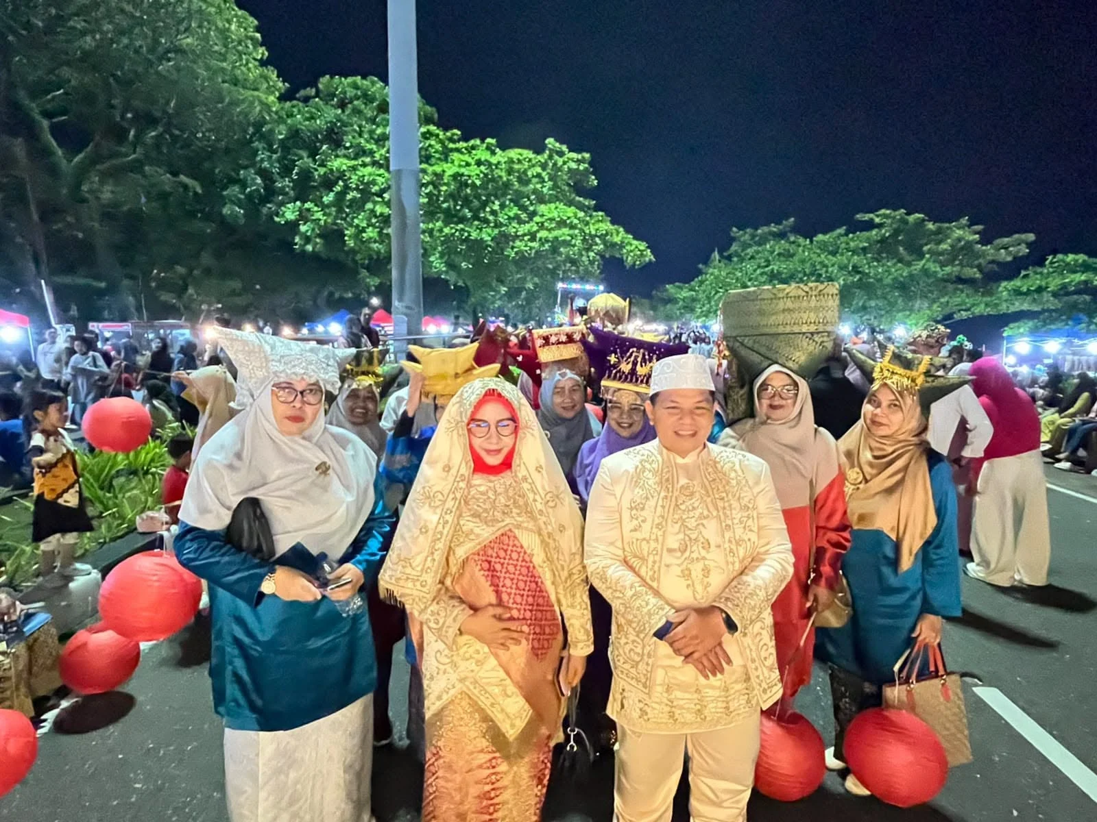 Padang Utara Angkat Tradisi Malamang dan Potensi Hasil Laut, Curi Perhatian di Festival Telong-Telong HJK Padang ke-357
