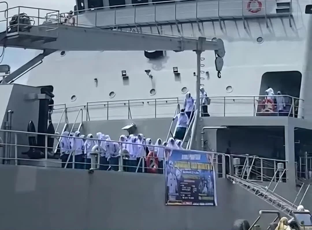 KRI Teluk Kendari Jadi Laboratorium Belajar, Pelajar Padang Antusias Kenali Dunia Kemaritiman