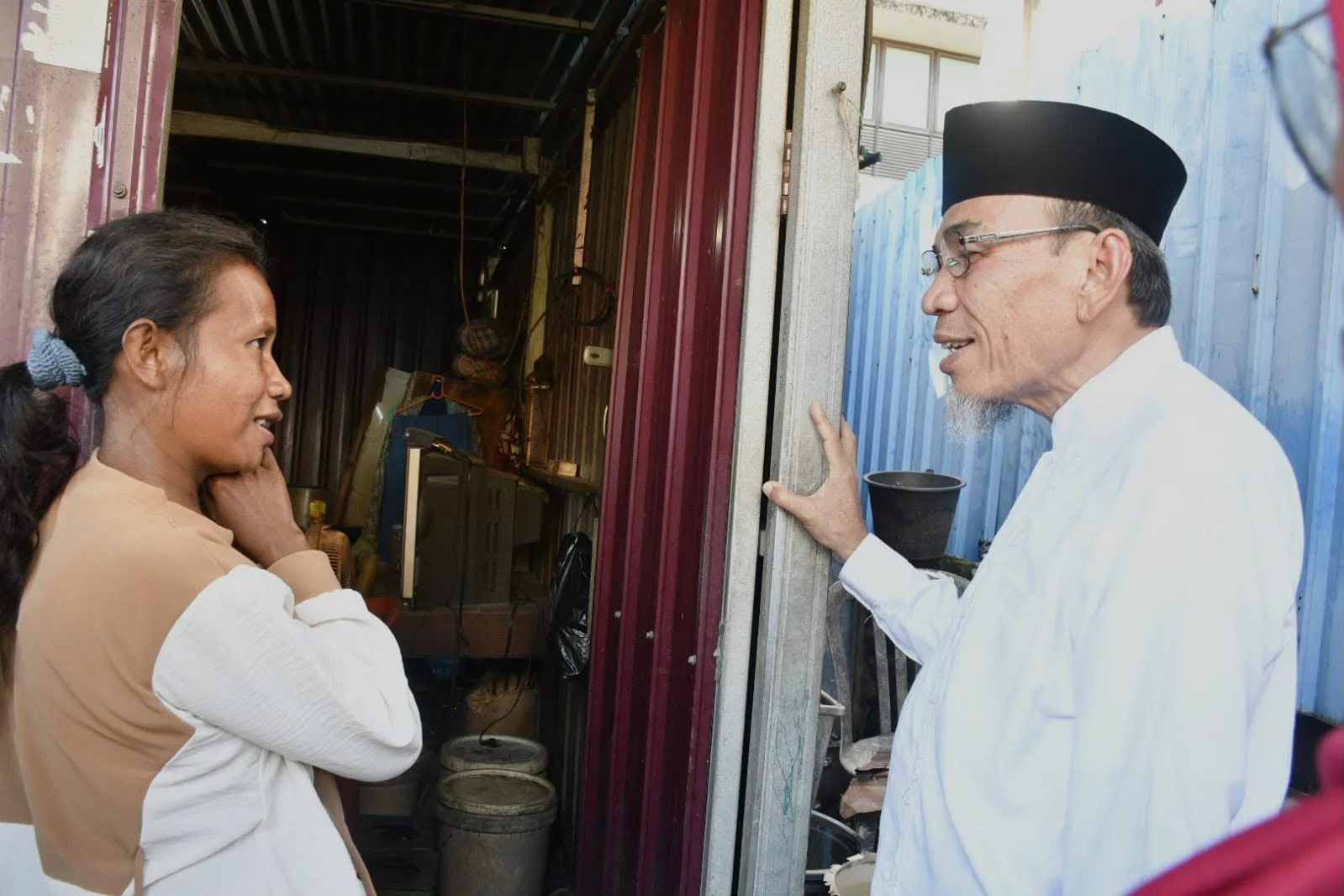 Di HJK Padang ke-357, Wawako Maigus Nasir Besuk Lansia Sebatang Kara, Pemko Siapkan Bedah Rumah dan Perawatan Intensif