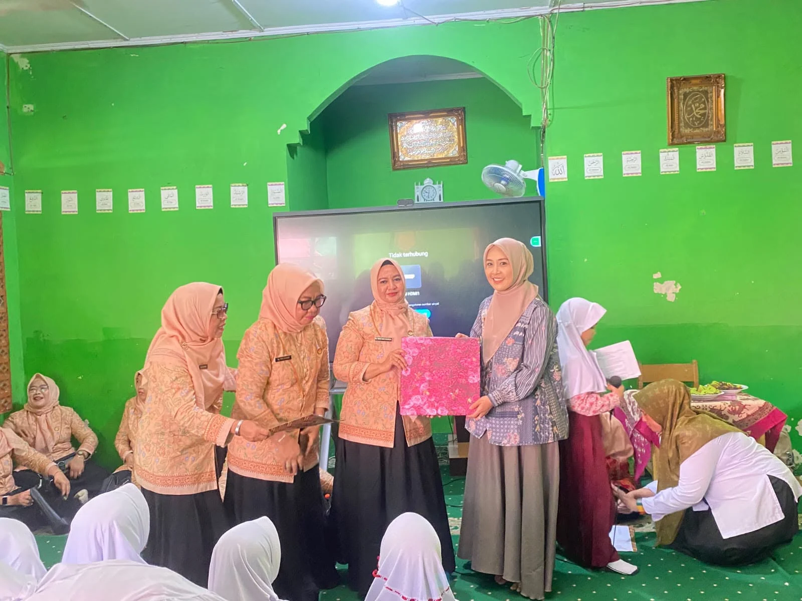 DWP Kota Padang Perdana Gelar DWP Mengajar, Bekali Siswa dengan Karakter dan Perlindungan Diri