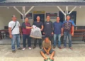 Tersangka saat diamankan Tim Polres Pasbar