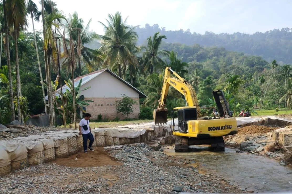 Pemko Padang Percepat Pemulihan Infrastruktur Pascabencana, Jembatan hingga Sungai Ditangani