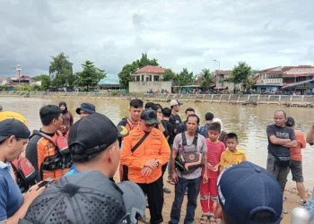 Tim gabungan melakukan pencarian, Sabtu (15/8/2026)