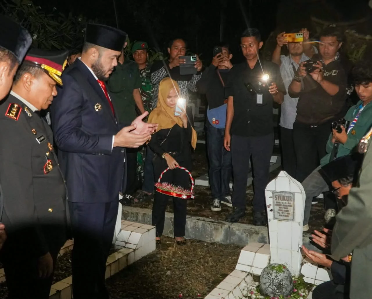 Apel Kehormatan dan Renungan Suci, Wako Padang Fadly Amran Ajak Generasi Muda Lanjutkan Perjuangan Pahlawan