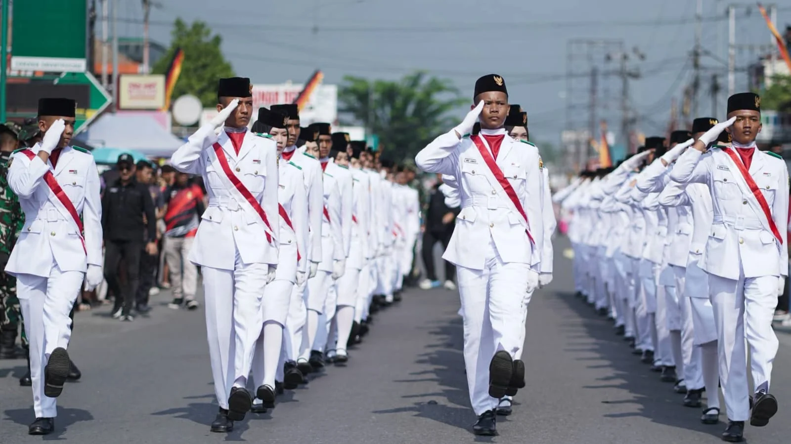 Kibarkan Semangat Kemerdekaan, Pawai Alegoris Semarakkan HUT Ke-81 RI di Kota Solok